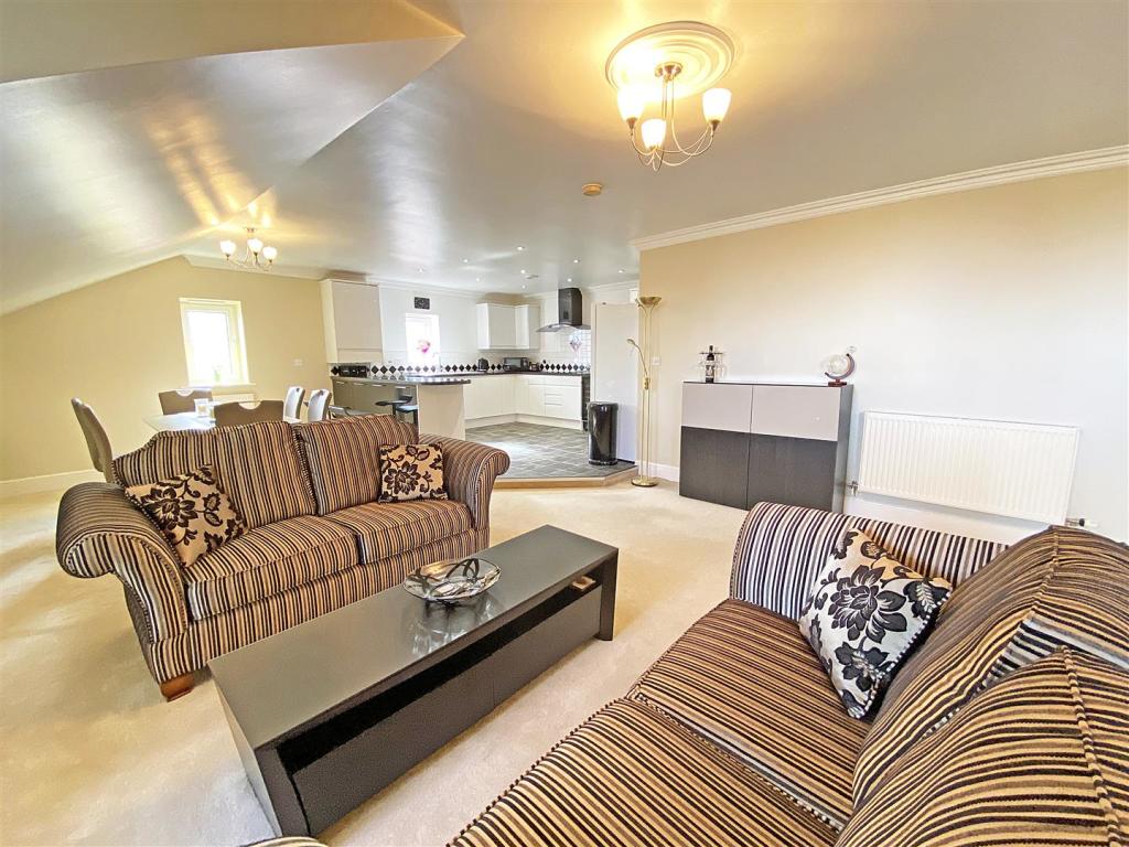 3 bedroom apartment for sale in Liverpool Road, Southport, PR8