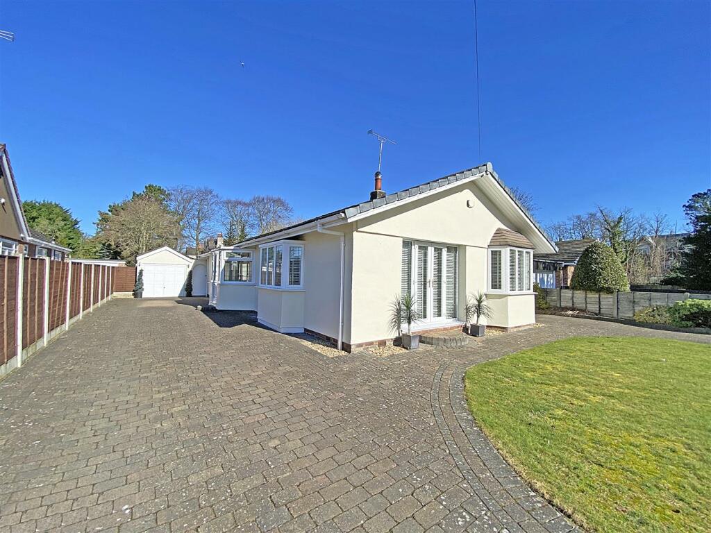 3 bedroom bungalow for sale in Wicks Lane, Formby, Liverpool, L37