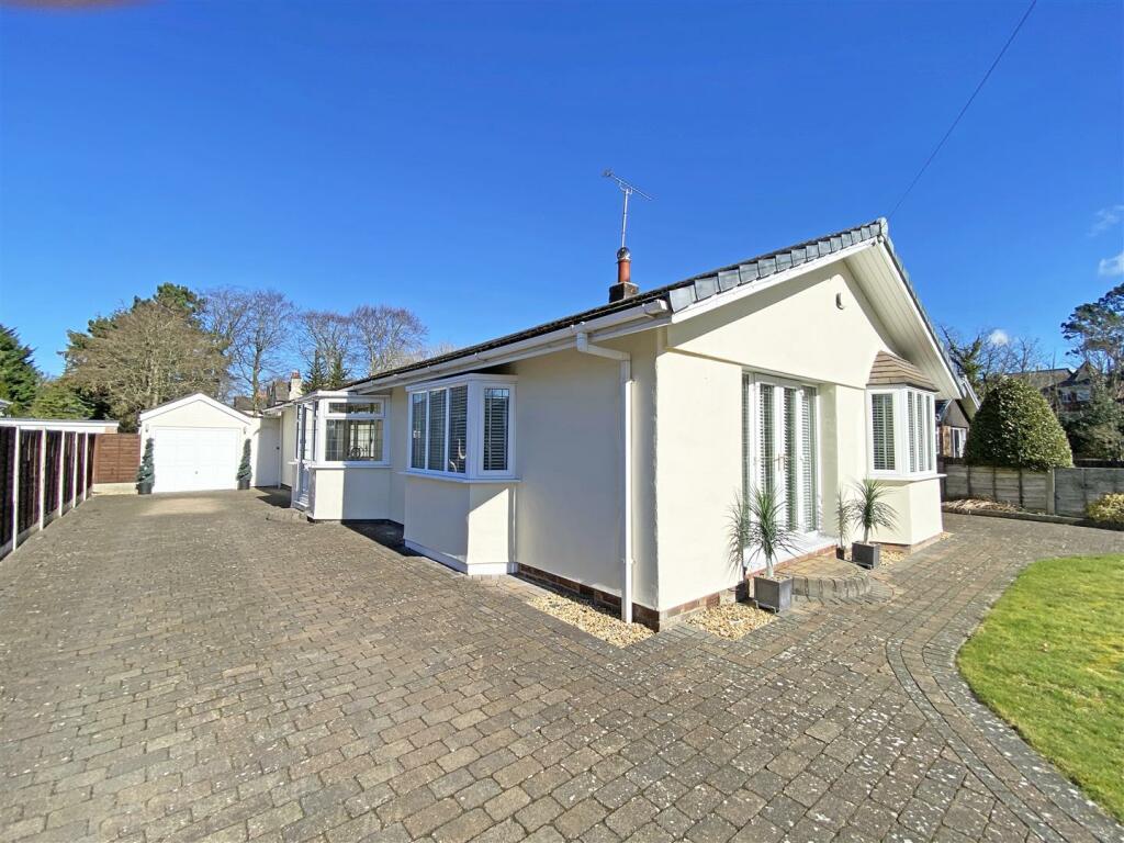 3 bedroom bungalow for sale in Wicks Lane, Formby, Liverpool, L37