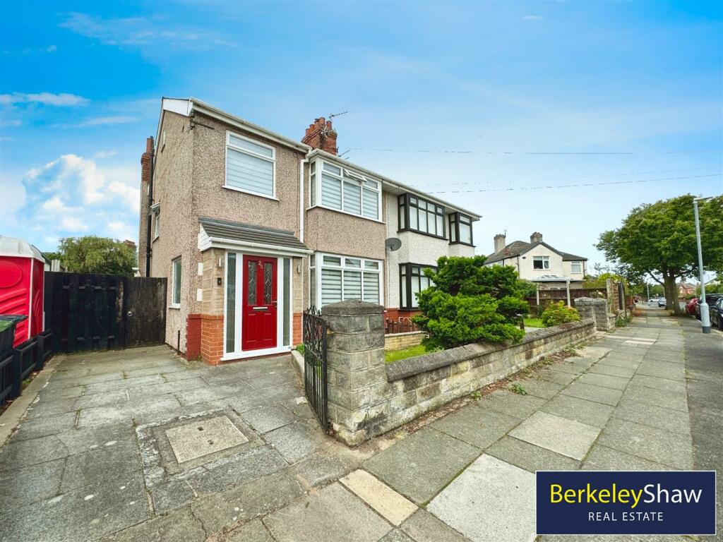 3 bedroom semidetached house for sale in Dorbett Drive, Crosby