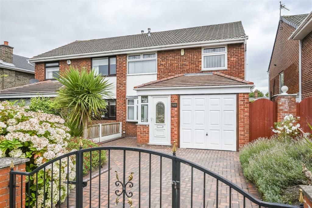 3 bedroom semidetached house for sale in Lunar Drive, Netherton, L30