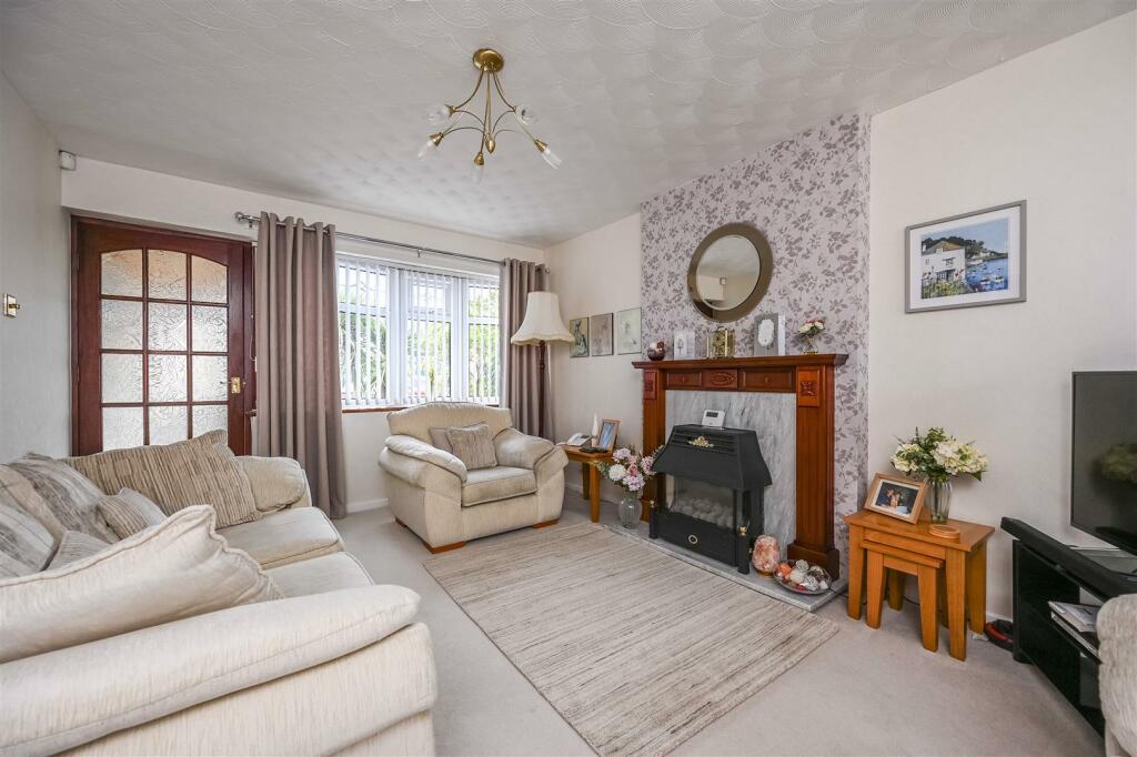 3 bedroom semidetached house for sale in Lunar Drive, Netherton, L30