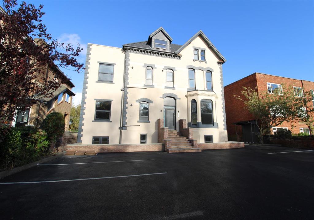 2 bedroom apartment for sale in Abbotsford Road, Blundellsands, Crosby, Liverpool, L23