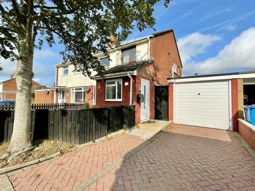 3 bedroom semidetached house for sale in Egmont Road, Hamworthy, BH16
