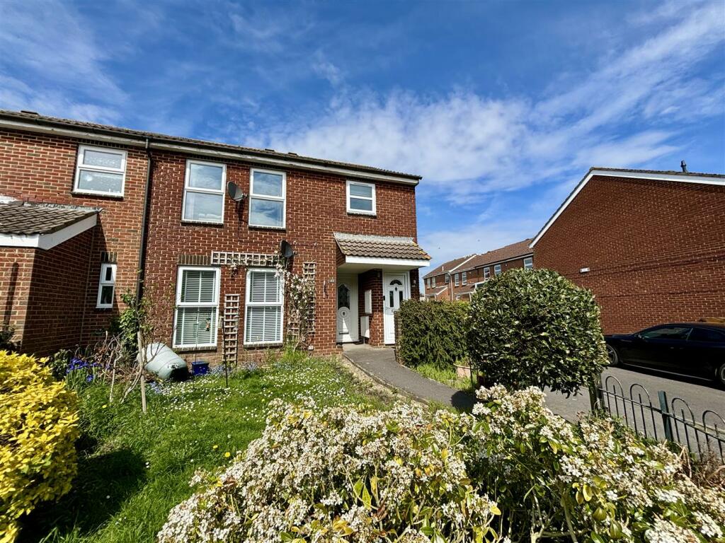 2 bedroom apartment for sale in Lockyers Way, Lytchett Matravers, BH16