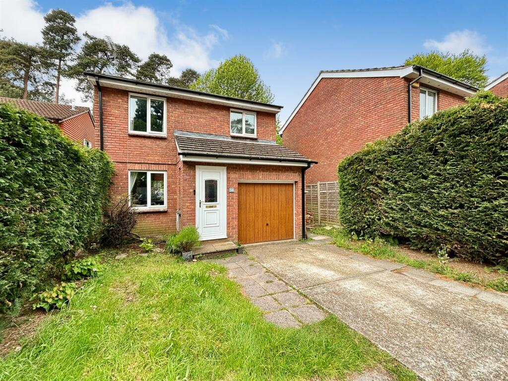 3 bedroom detached house for sale in Meadowsweet Road, Creekmoor, BH17