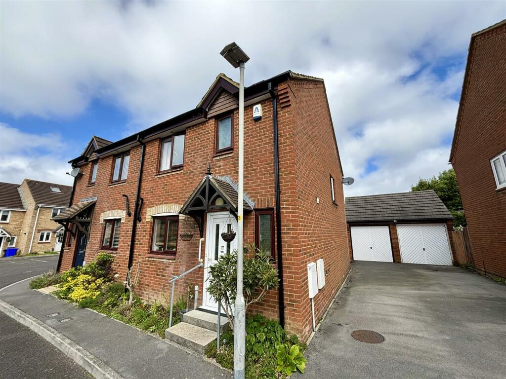 3 bedroom semidetached house for sale in Carmel Close, Hamworthy, BH15