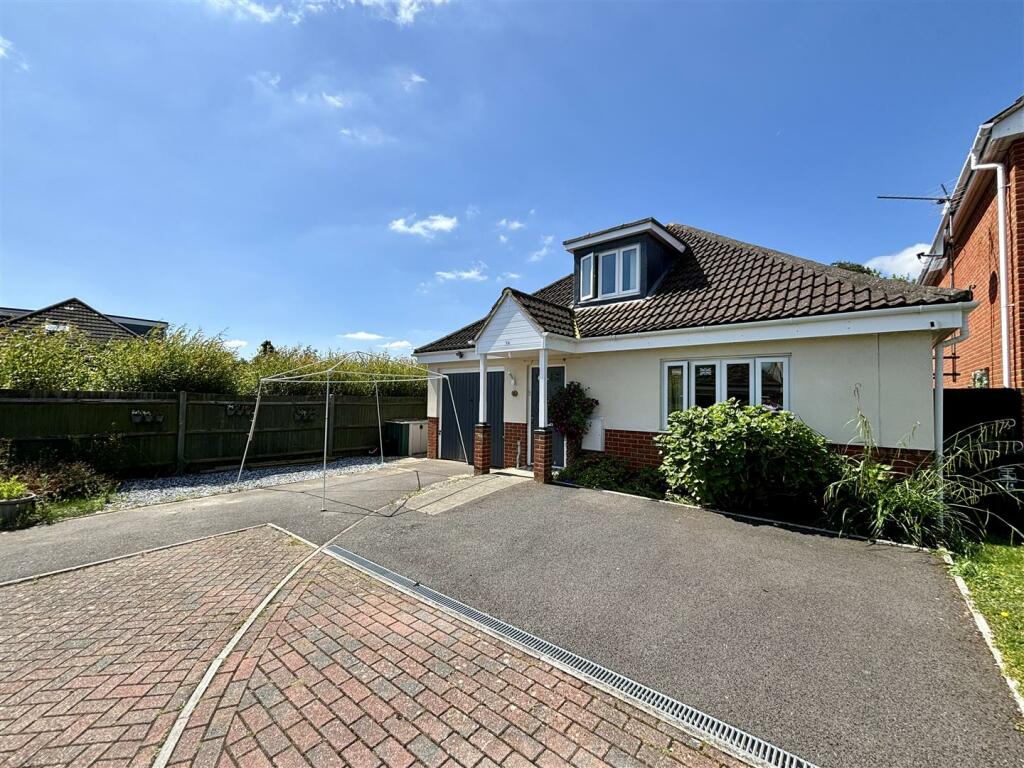 3 bedroom detached house for sale in Ash Gardens, Hamworthy, BH15
