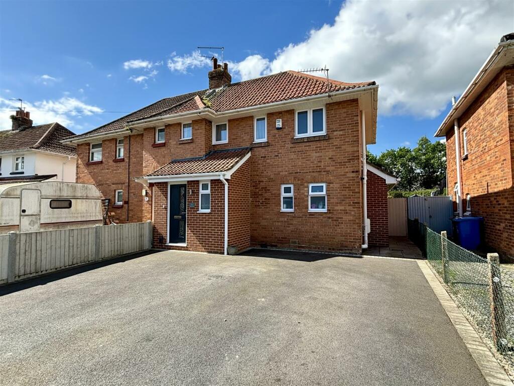 3 bedroom semidetached house for sale in Rockley Road, Hamworthy, BH15
