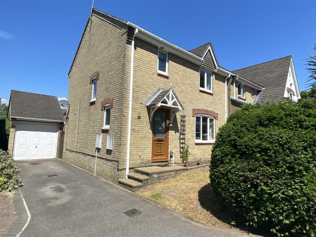 3 bedroom detached house for sale in Lake Road, Hamworthy, BH15