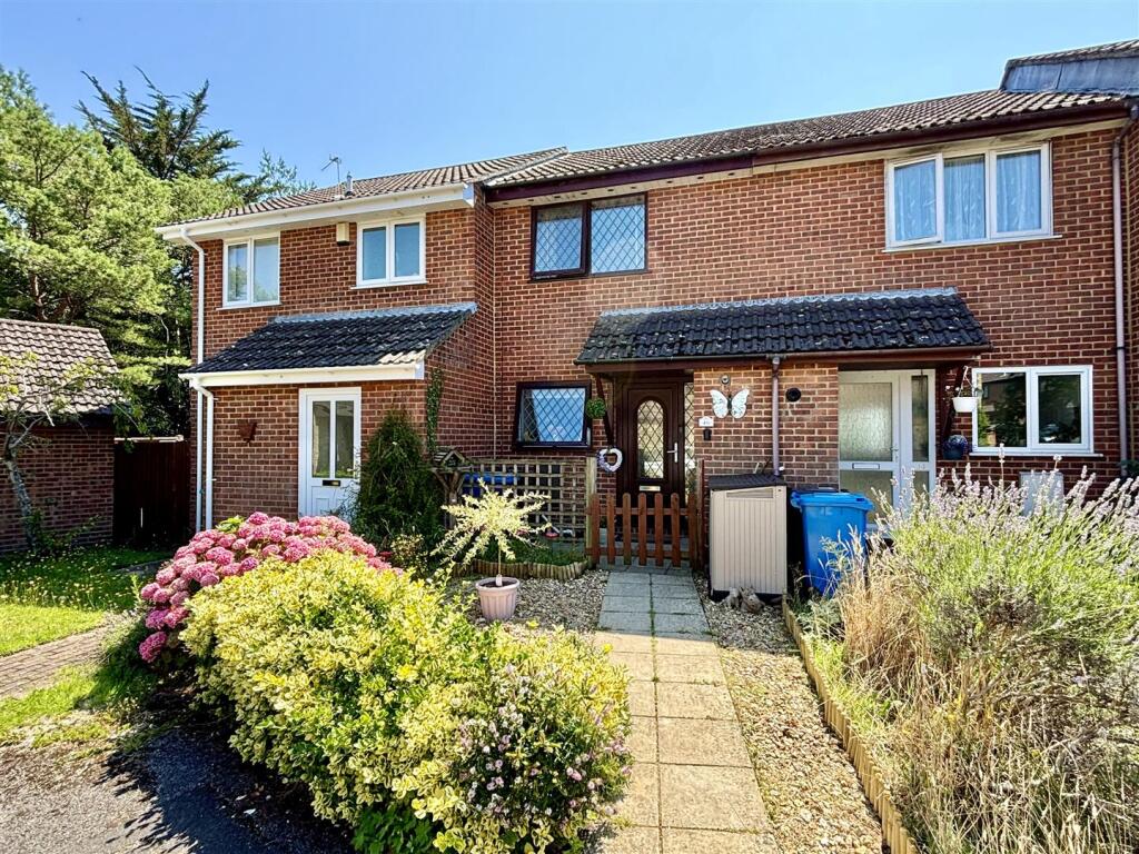 Main image of property: Chaffinch Close, Creekmoor