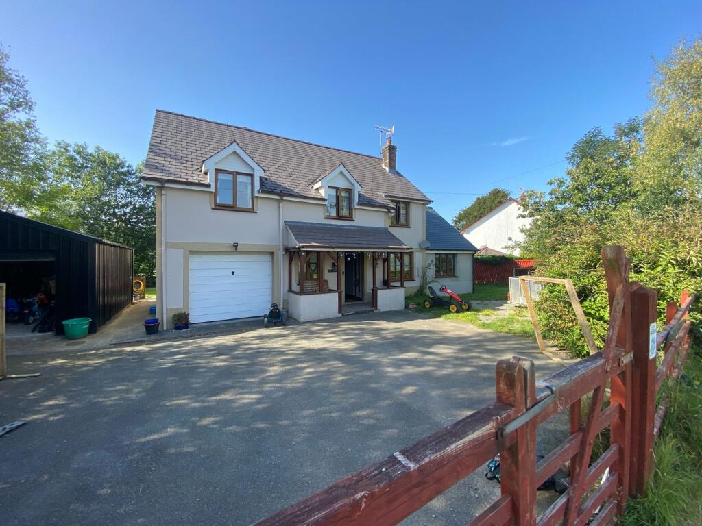 5 bedroom detached house for sale in Bro Clywedog, Llanfair Clydogau