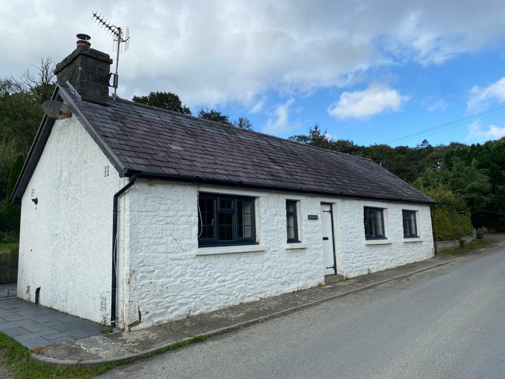 2 bedroom detached house for sale in Llanfair Road, Lampeter, SA48