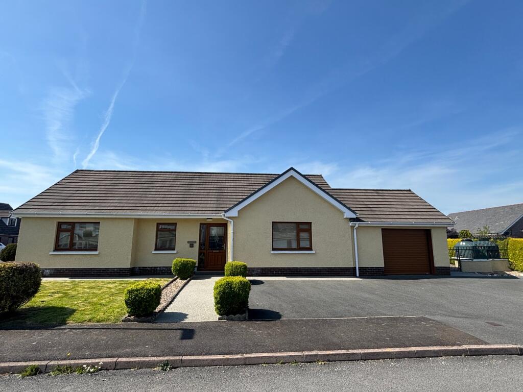 Main image of property: Parc Yr Ynn, Llandysul, SA44