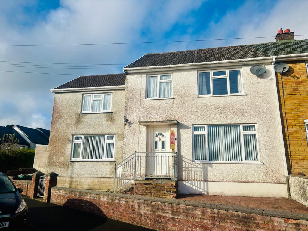 4 bedroom semi-detached house