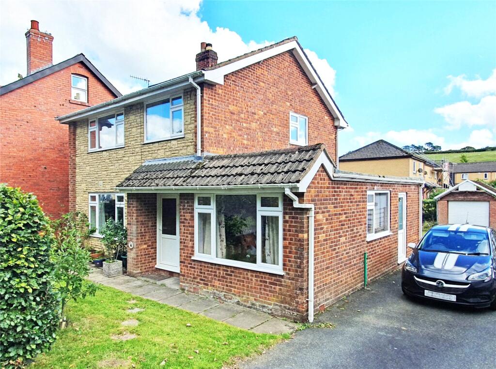 3 bedroom detached house
