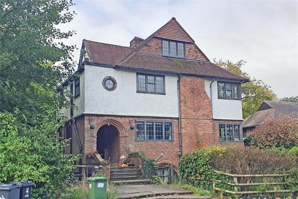 2 bedroom maisonette