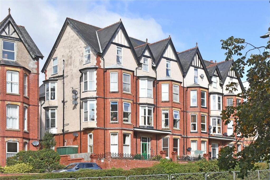 3 bedroom apartment for sale in Carlyon, Temple Drive, Llandrindod