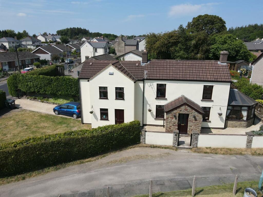 3 bedroom detached house for sale in The Close, Broadwell, Coleford, GL16