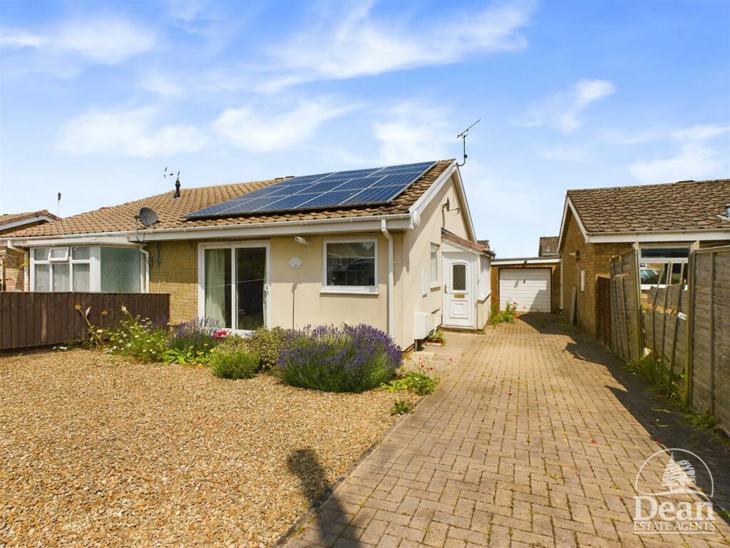 2 bedroom semidetached bungalow for sale in Clays Road, Sling