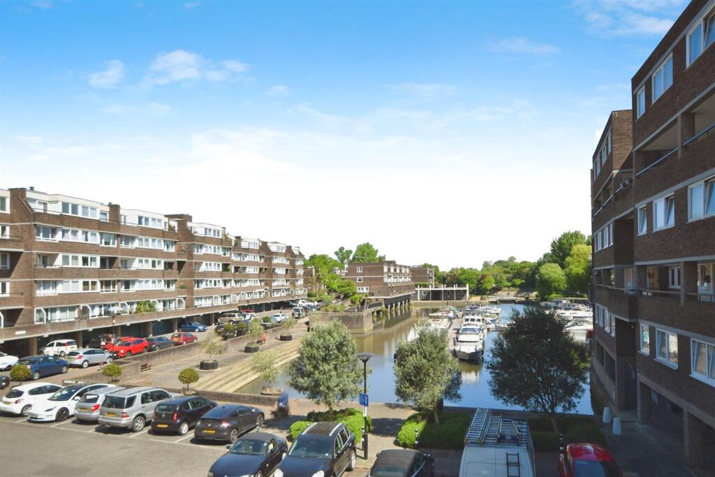 Main image of property: Justin Close, Brentford