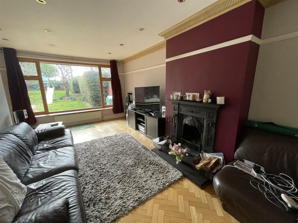 4 bedroom semidetached house for sale in Leicester Road, Glenfield
