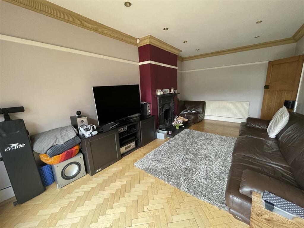 4 bedroom semidetached house for sale in Leicester Road, Glenfield