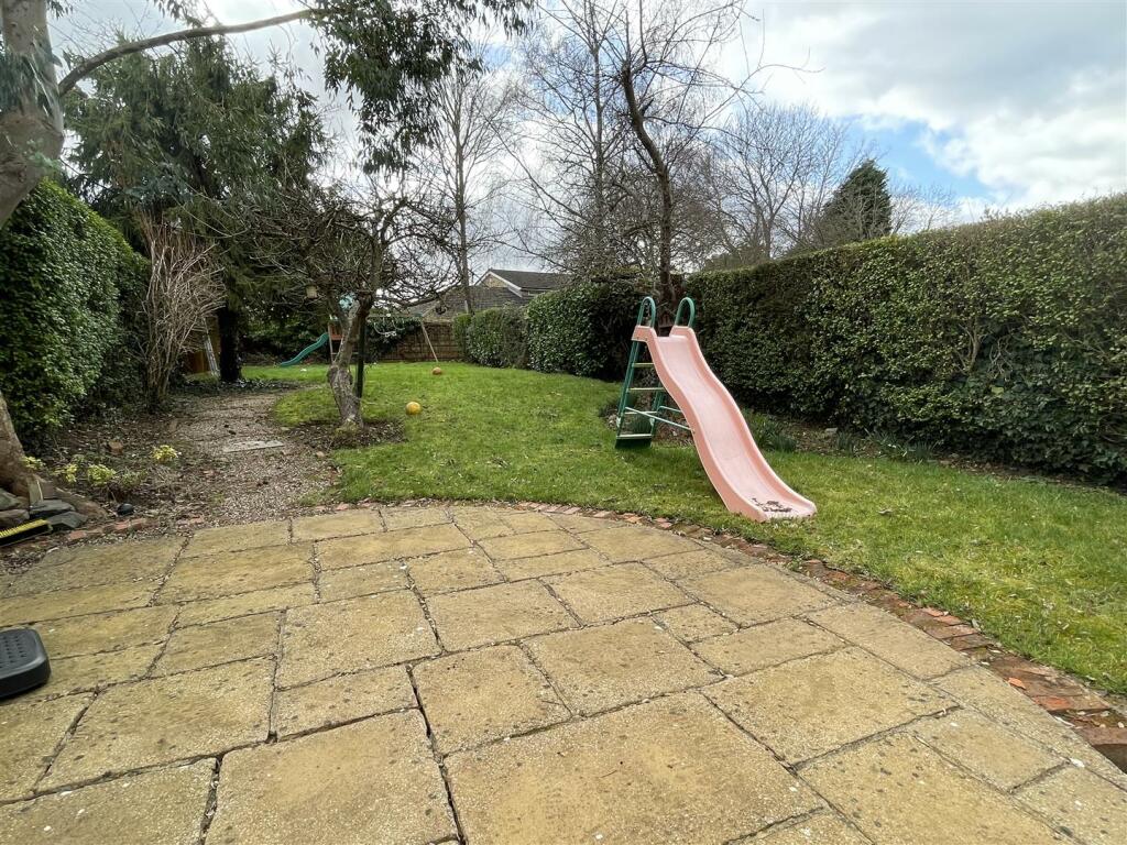 4 bedroom semidetached house for sale in Leicester Road, Glenfield