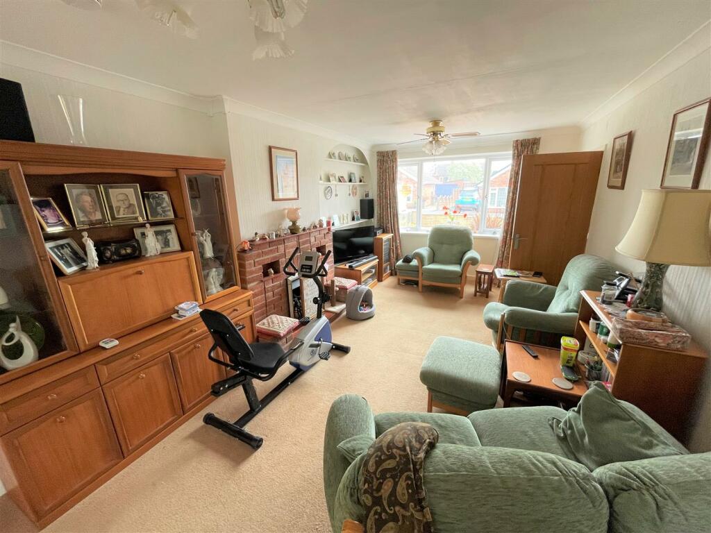 3 bedroom detached house for sale in Arnolds Crescent, Newbold Verdon