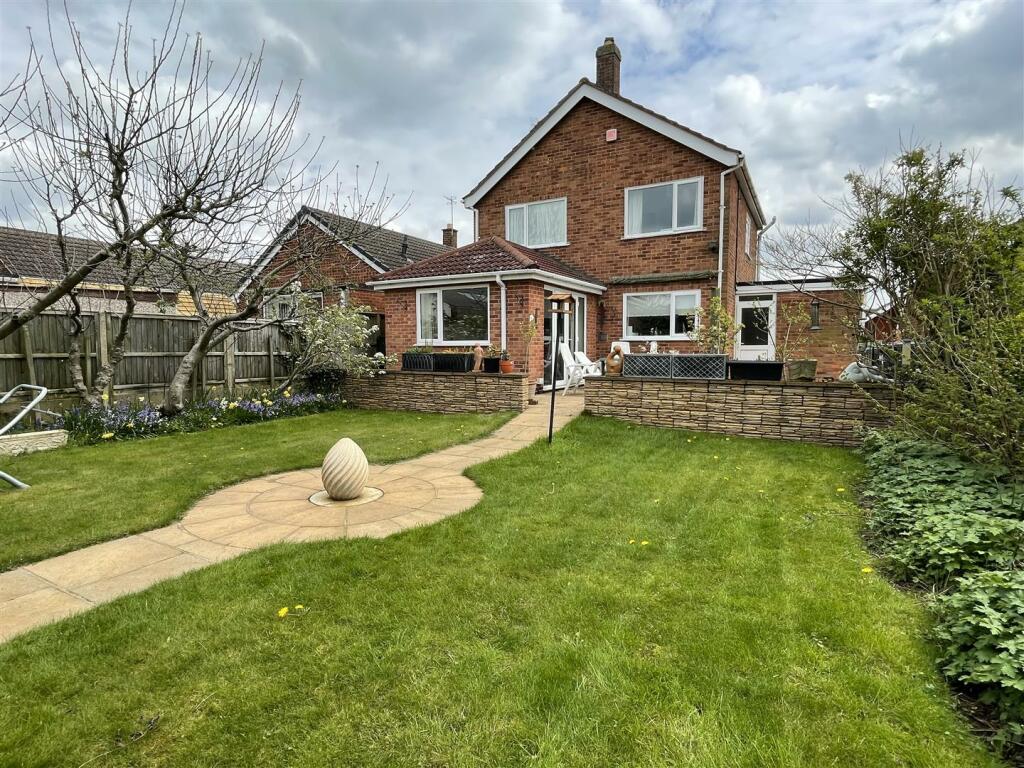 3 bedroom detached house for sale in Arnolds Crescent, Newbold Verdon
