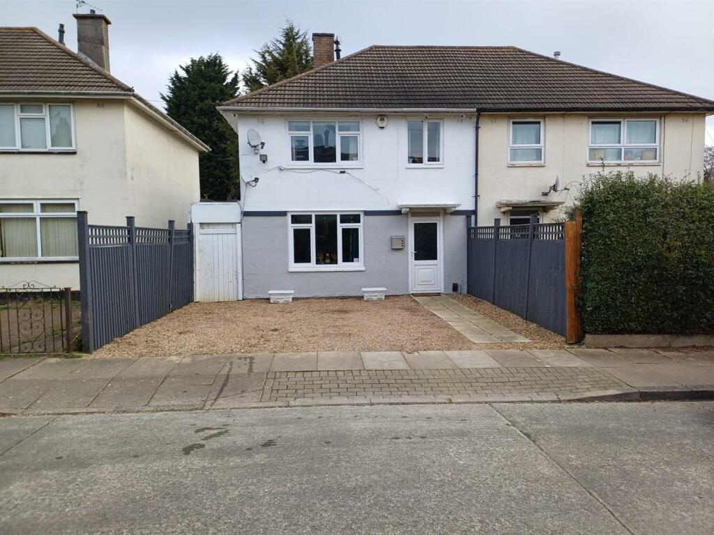 3 bedroom semidetached house for sale in Felstead Road, Stocking Farm, LE4