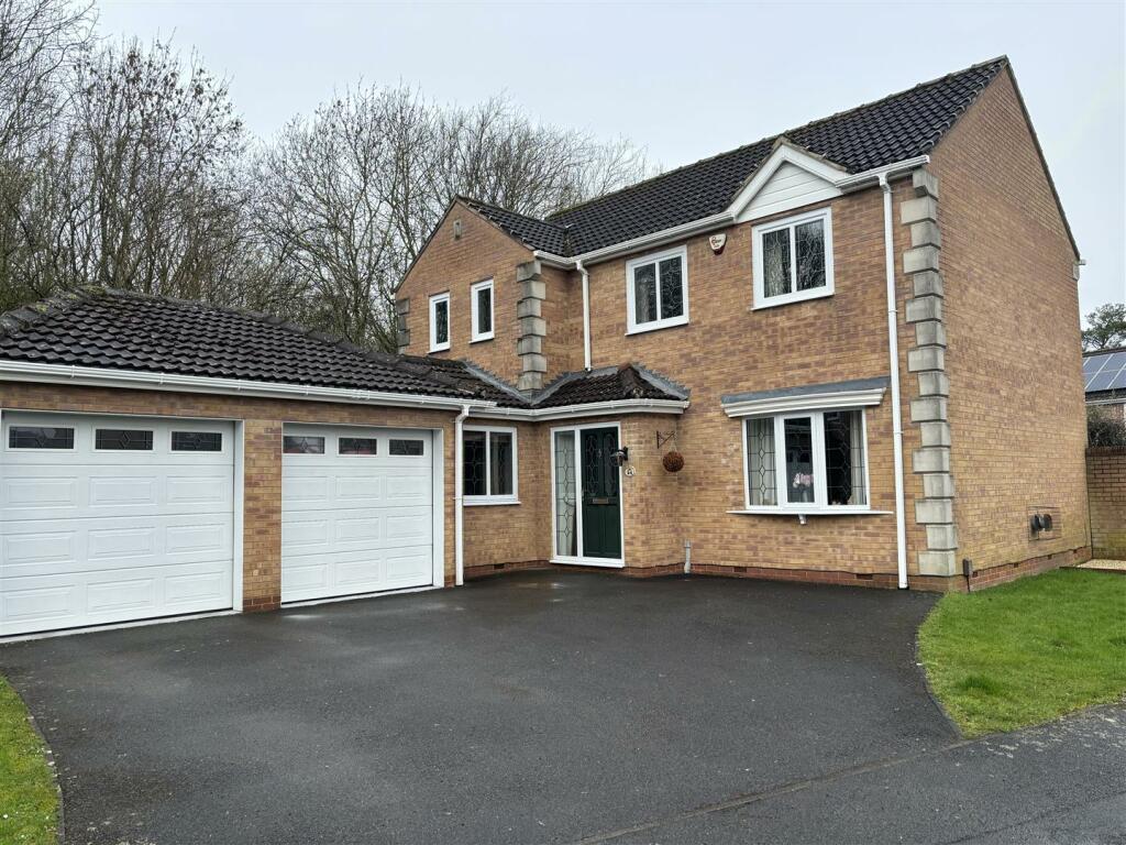 4 bedroom detached house for sale in Normandy Close, Glenfield, Leicester, LE3