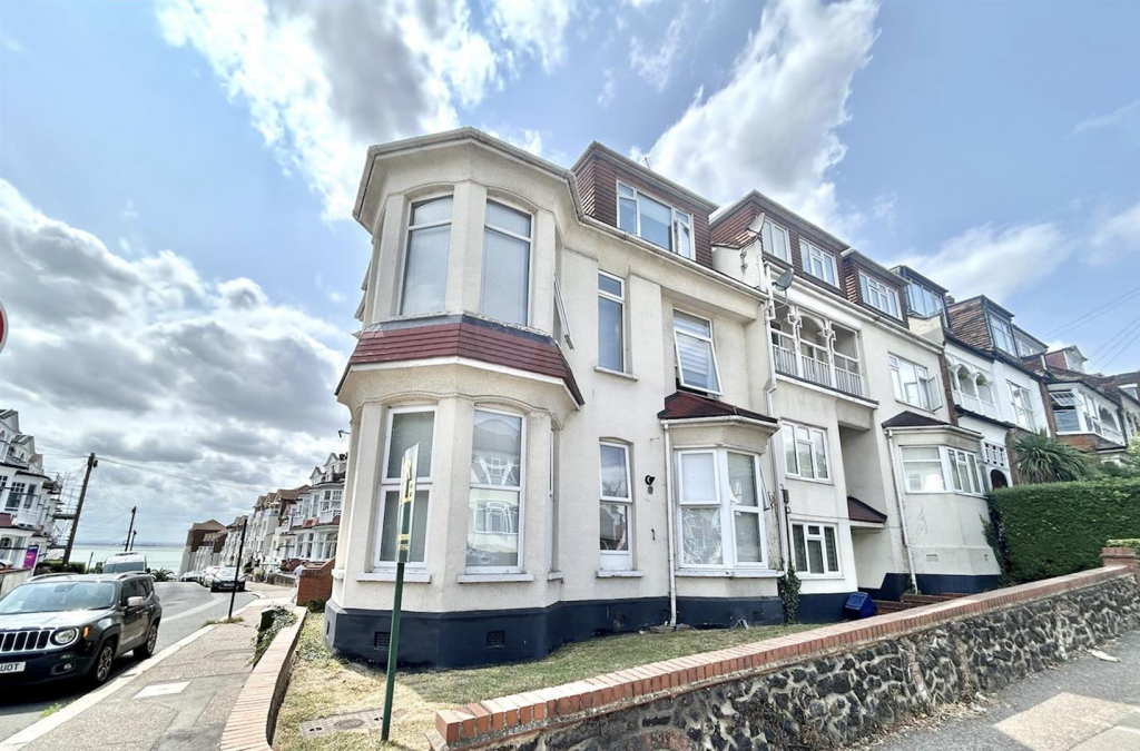 Main image of property: Palmeira Court, 98-100 Station Road, Westcliff-On-Sea