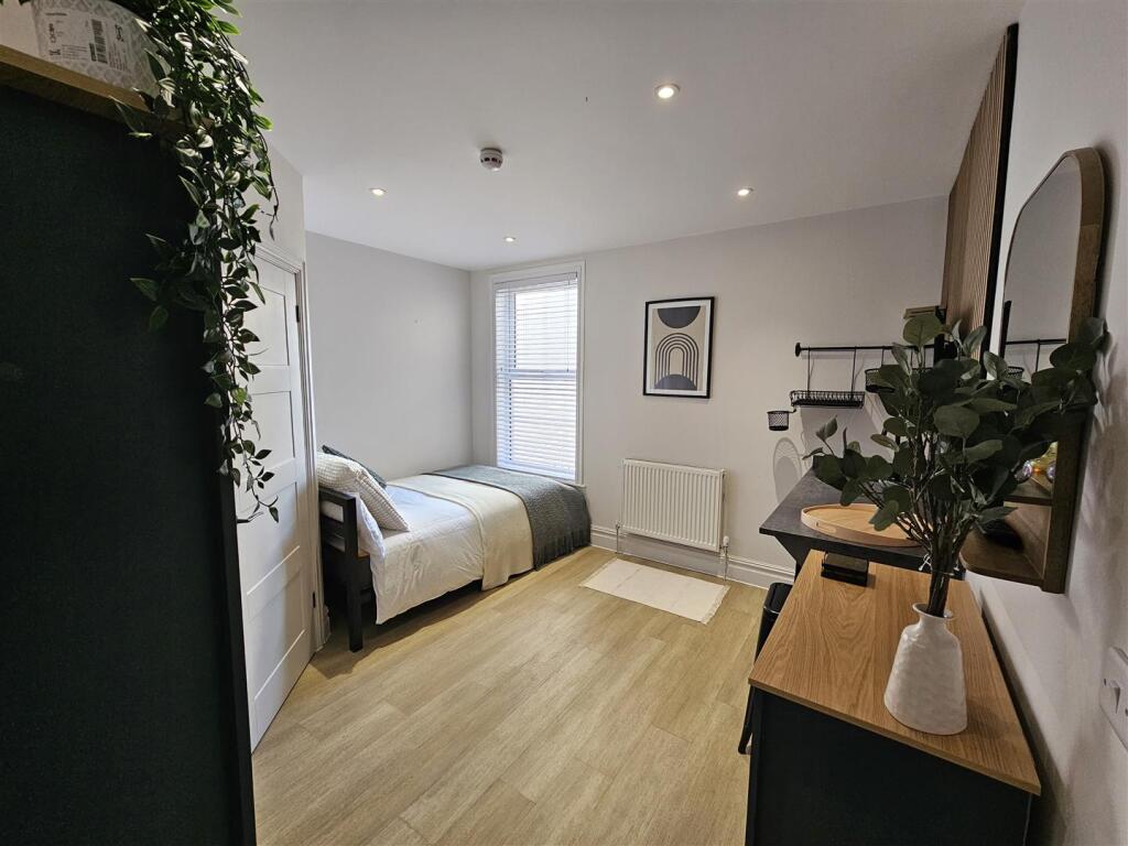 Main image of property: Kilworth Avenue, Southend on Sea