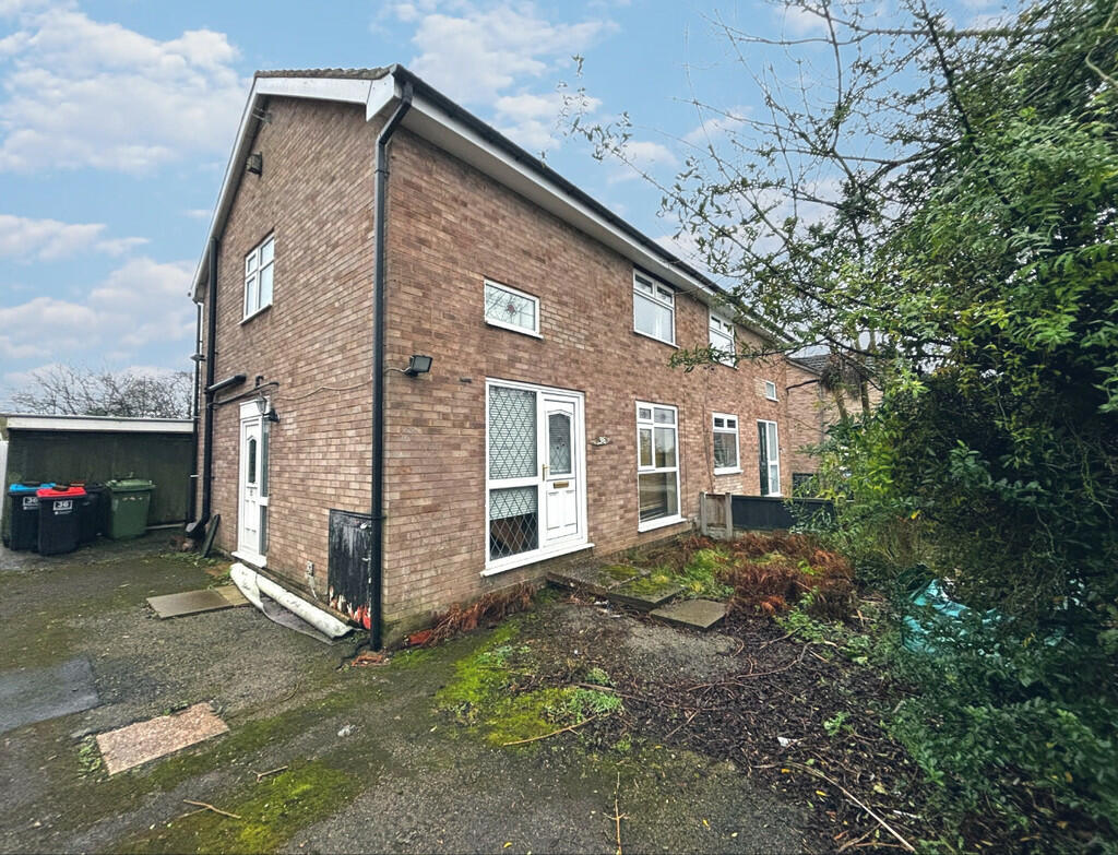 3 bedroom semidetached house for sale in Wingfield Place, Winsford, CW7