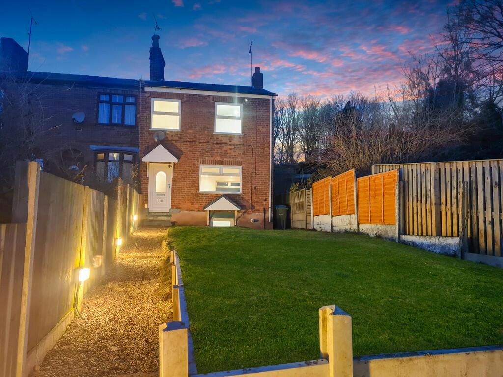 3 bedroom end of terrace house for sale in Navigation Road, Castle