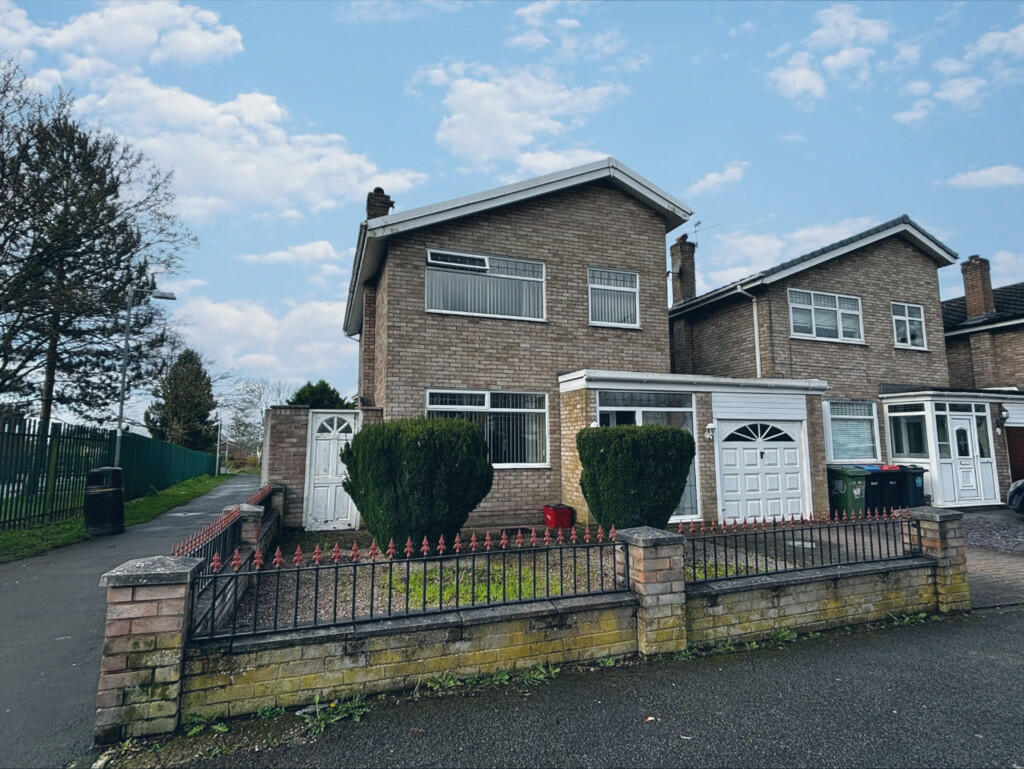4 bedroom link detached house for sale in Ludlow Close, Winsford, CW7
