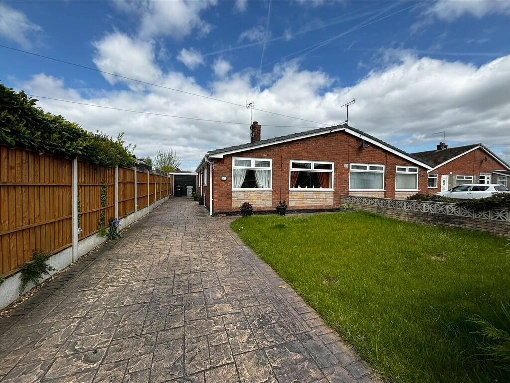 2 bedroom semidetached bungalow for sale in Long Lane, Middlewich, CW10