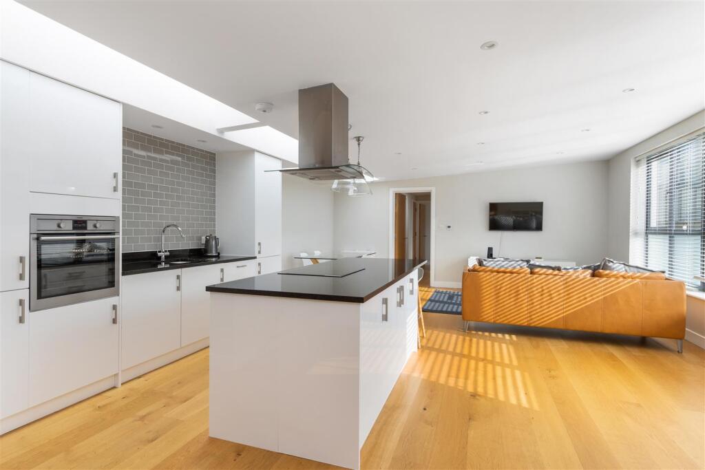 Main image of property: High St, Guildford