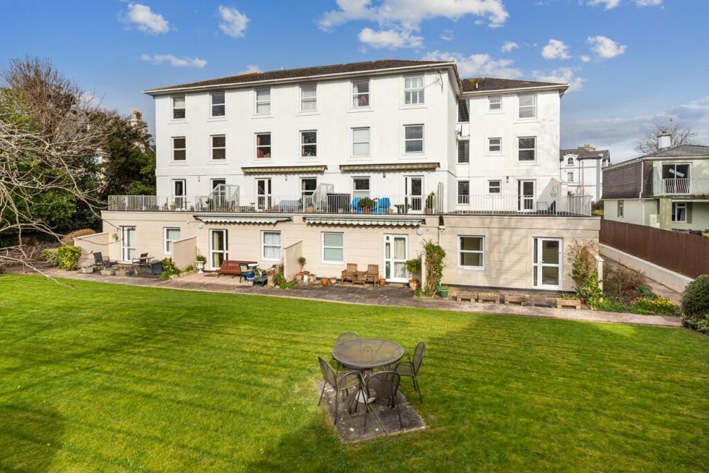 1 bedroom apartment for sale in Glenside Court Higher Erith Road