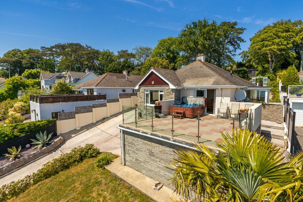 4 bedroom detached bungalow for sale in Thatcher Avenue Torquay Devon