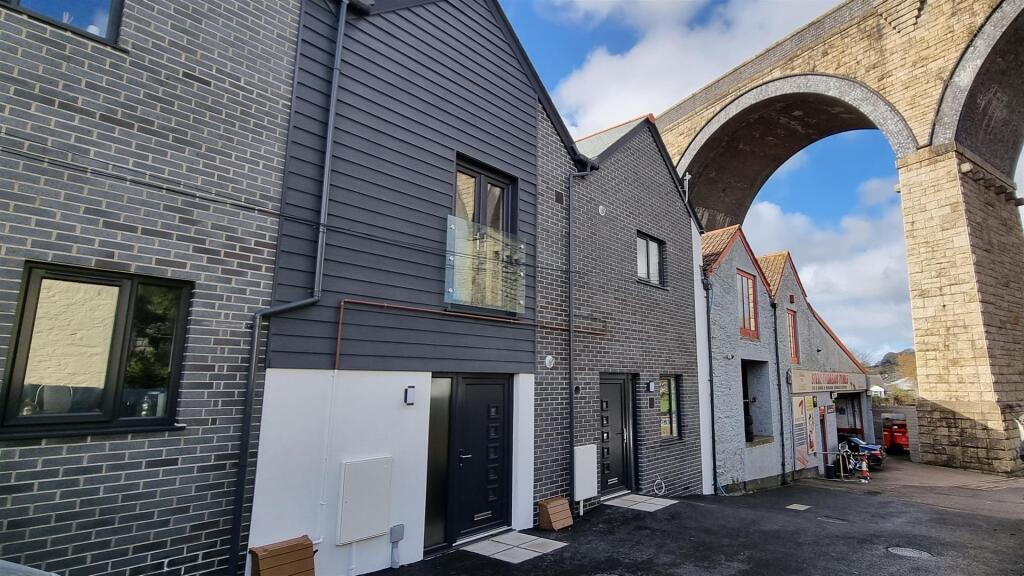 Main image of property: Argray Court, Carvenras, Truro