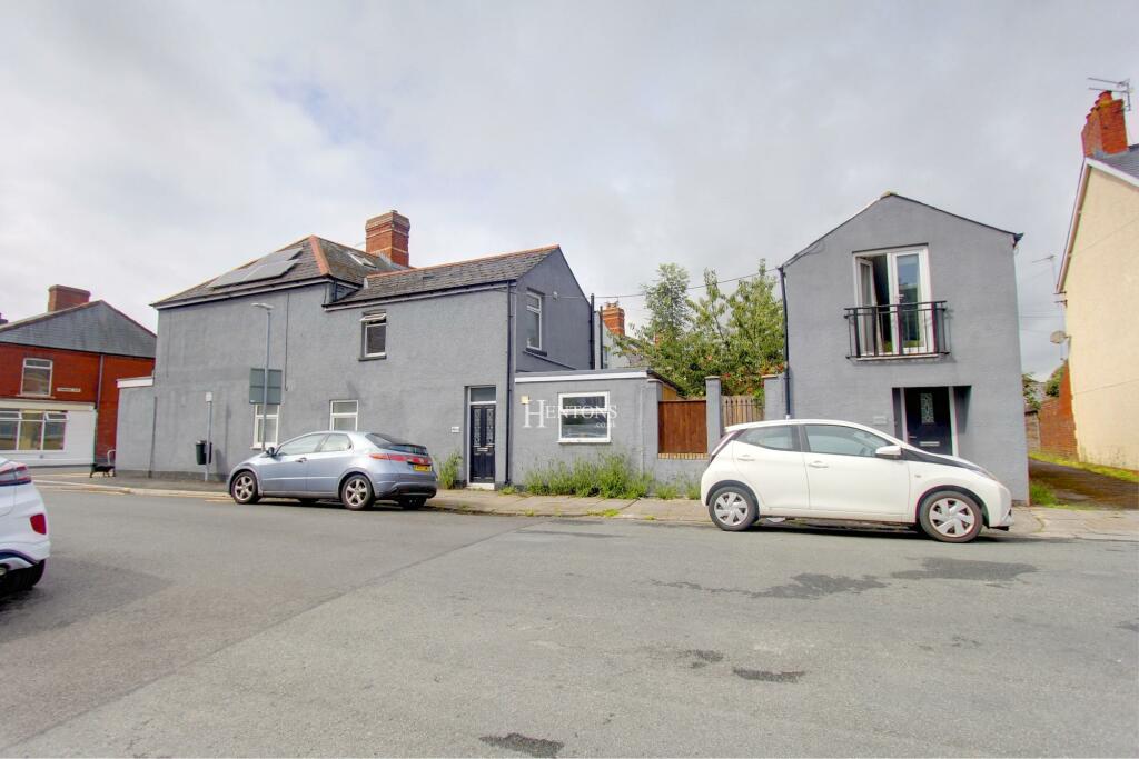 5 bedroom end of terrace house for sale in Pembroke Road, Canton, Cardiff, CF5
