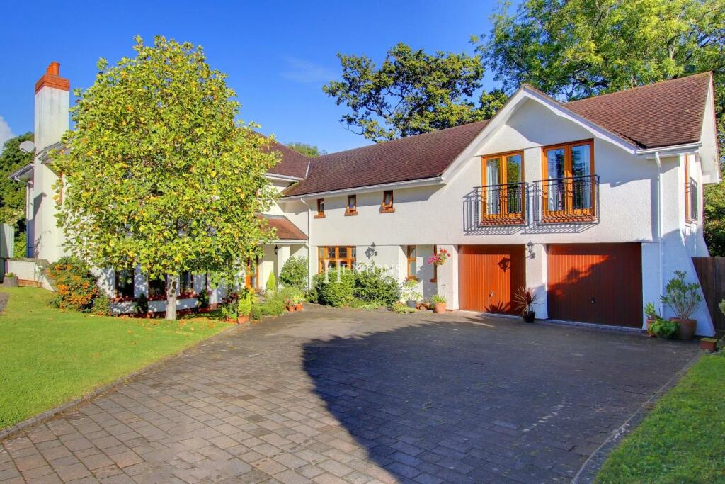 6 bedroom detached house for sale in Llandennis Court, Cyncoed, Cardiff, CF23