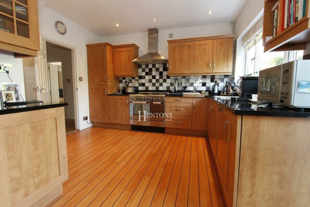 Additional property image - Bronwydd Avenue, Penylan, Cardiff