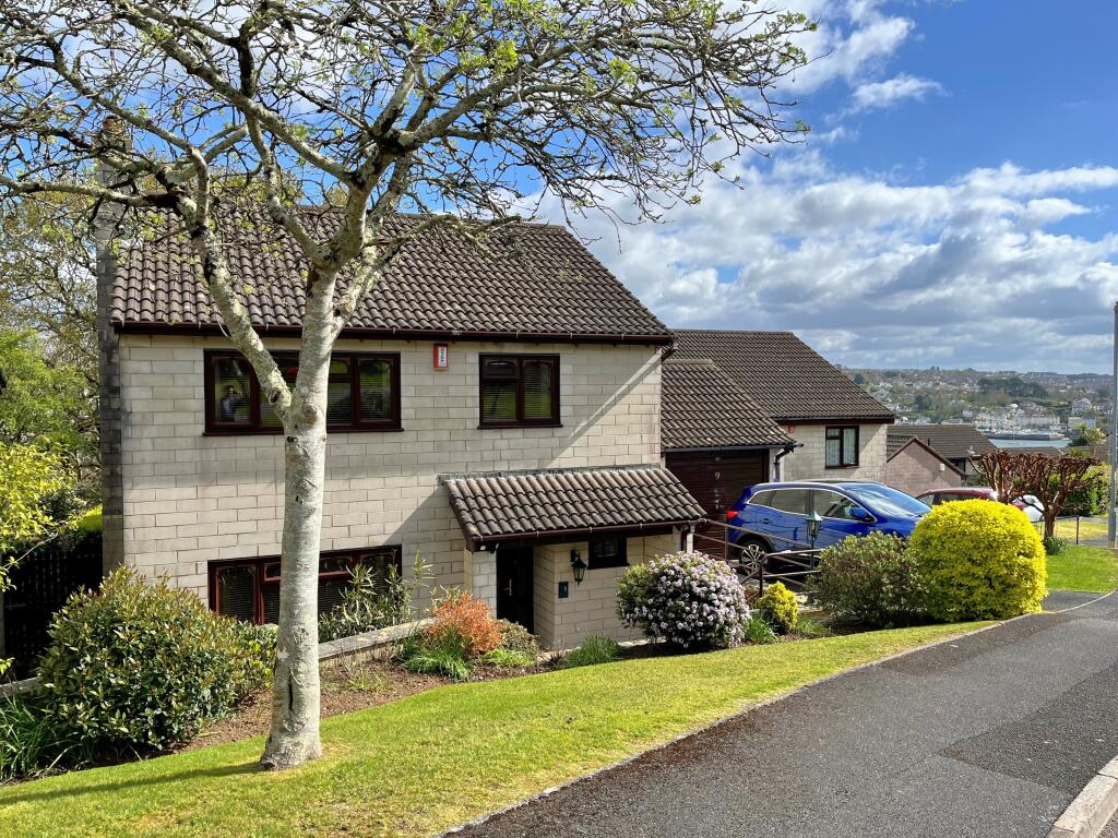 4 bedroom detached house for sale in Deacon Drive, Saltash, PL12