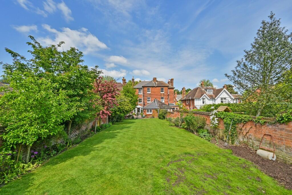 5 bedroom semidetached house for sale in Upper Queens Road, Ashford