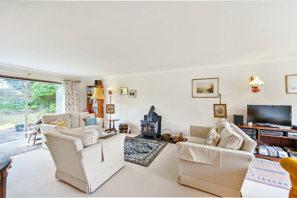 4 bedroom detached house for sale in Manor Leaze, TN25