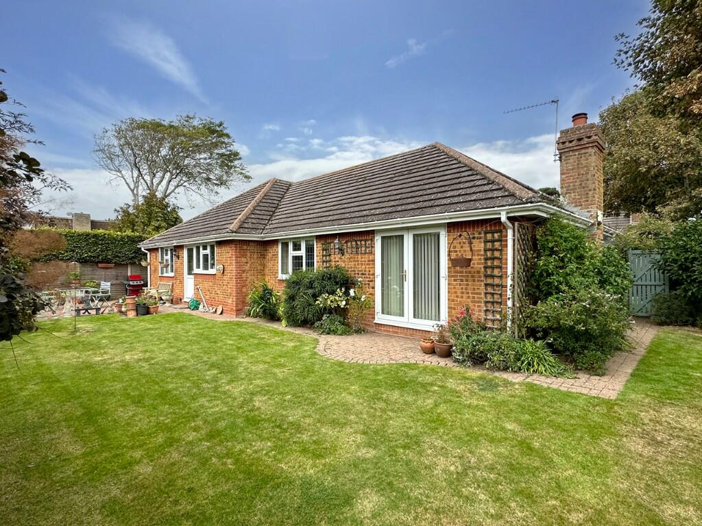 3 bedroom detached bungalow for sale in Woodstock Gardens, Aldwick