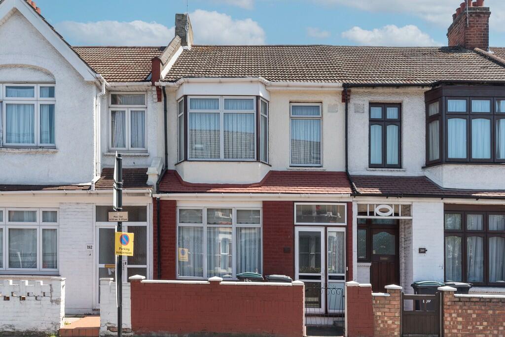 3 bedroom terraced house for sale in Westbury Avenue, Wood Green , N22